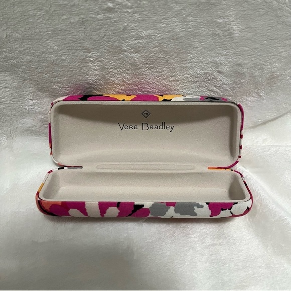 NWOT Clamshell Sunglasses Case - Pixie Blooms​​ - Picture 3 of 3